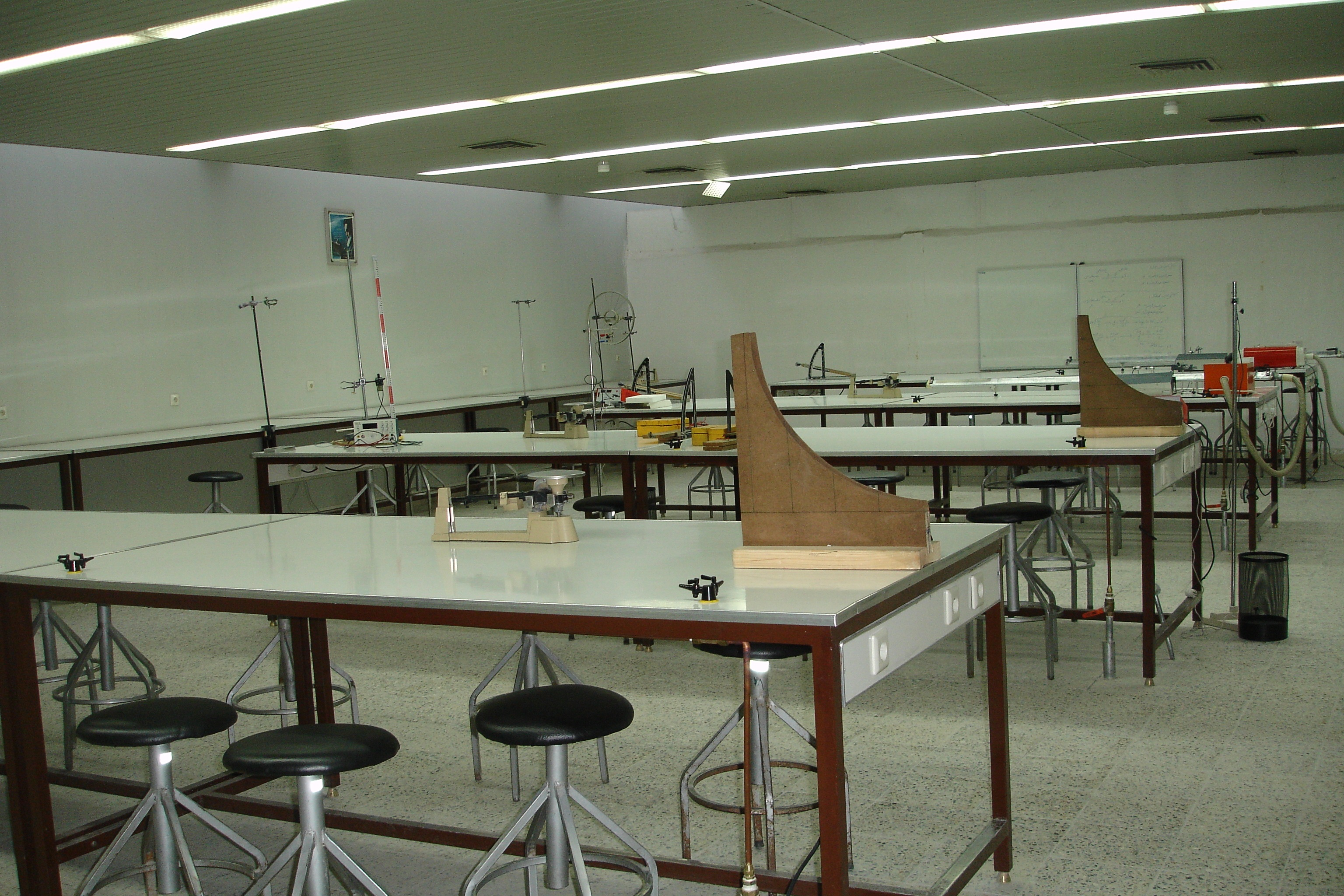 آزمایشگاه فیزیک 1