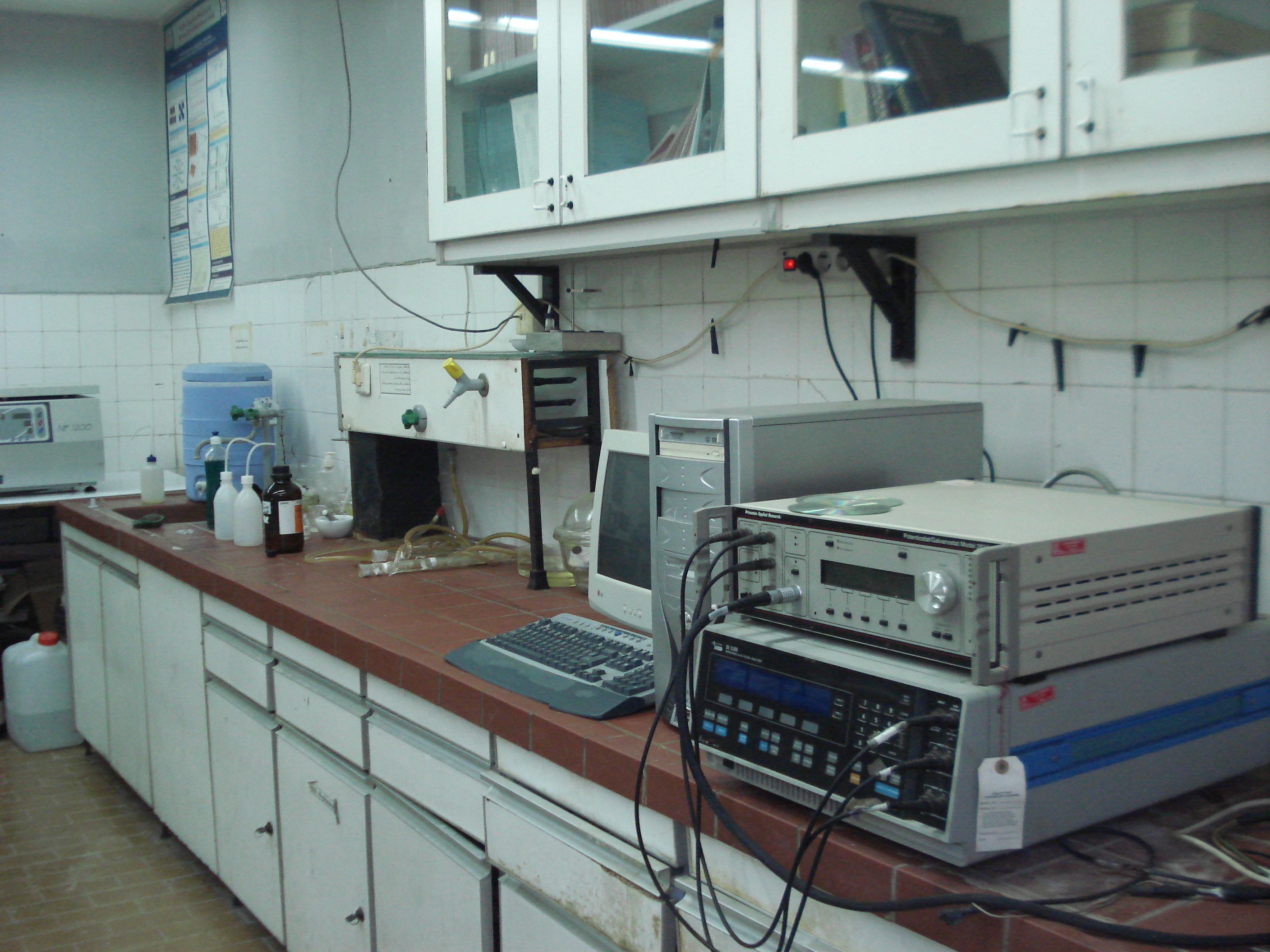 آزمایشگاه تحقیقاتی شیمی سطح