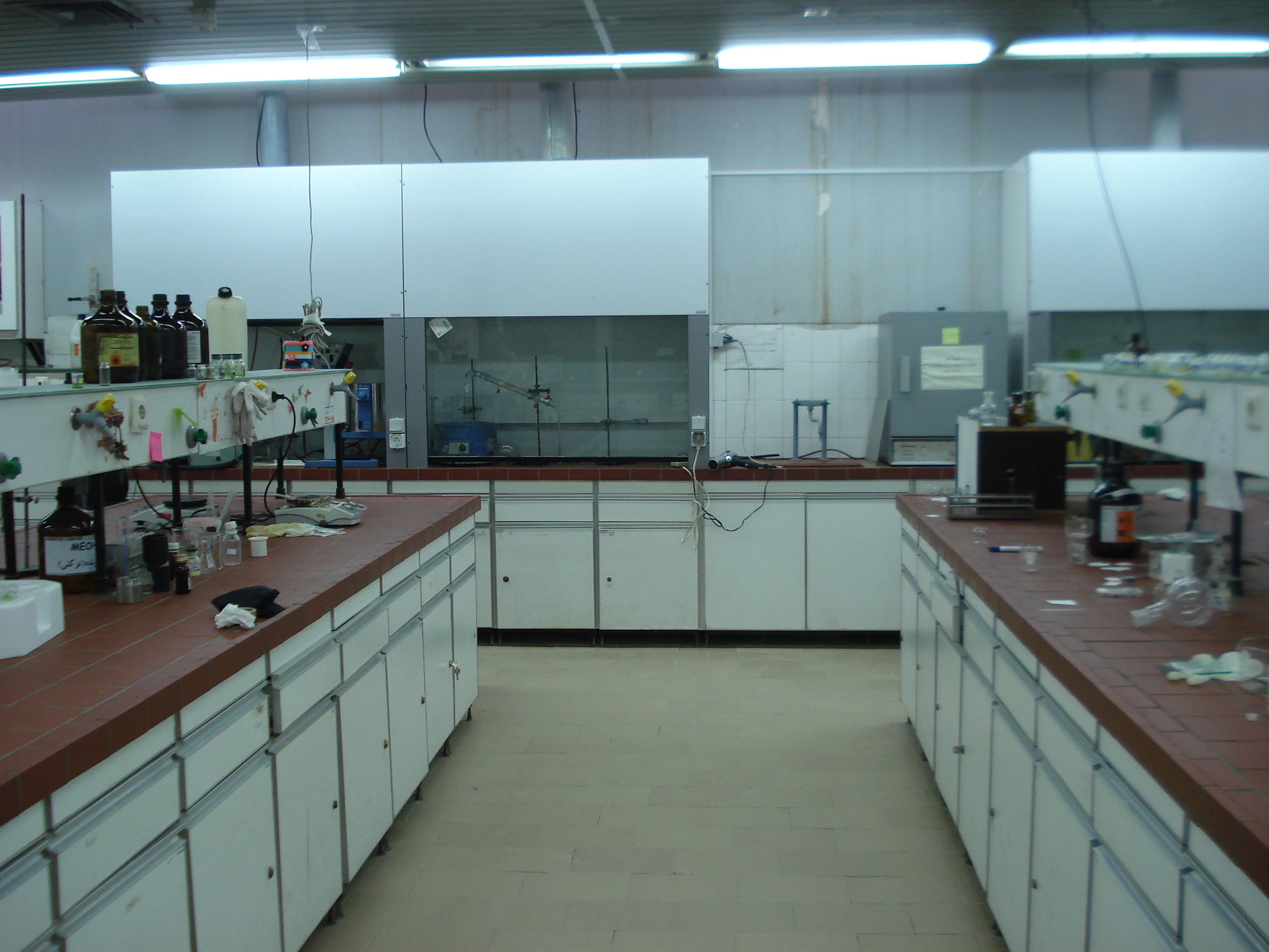 آزمایشگاه تصفیه آب و پسآب های صنعتی - آزمایشگاه شیمی تجزیه دستگاهی